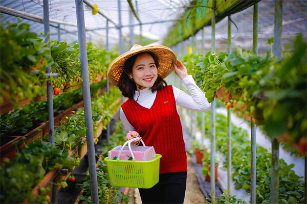 潘功胜回应美联储降息影响：人民币汇率有稳定的坚实基础
